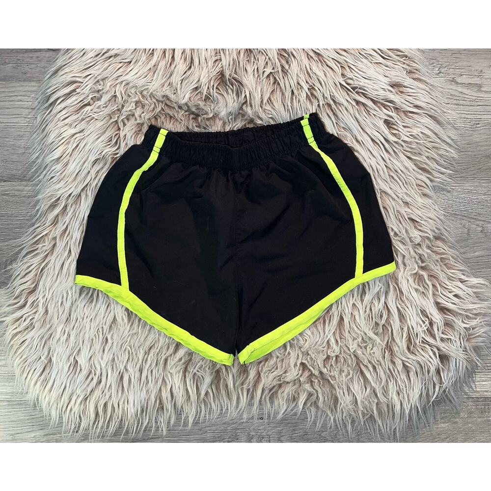 Hind kids running short with lining